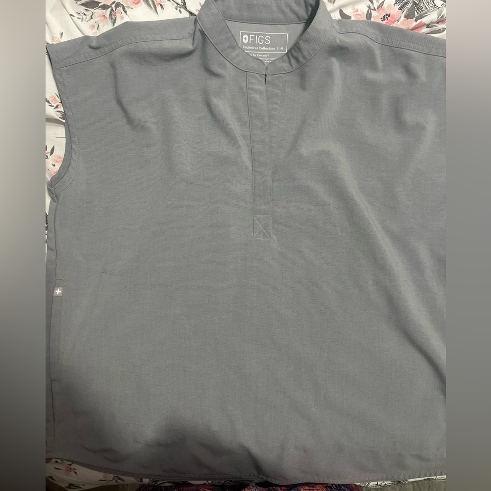 Figs Rafaella scrub top in color space gray